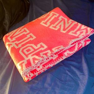 VS PINK blanket